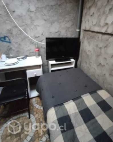 Pieza amoblada para barón sureño en Av las rejas