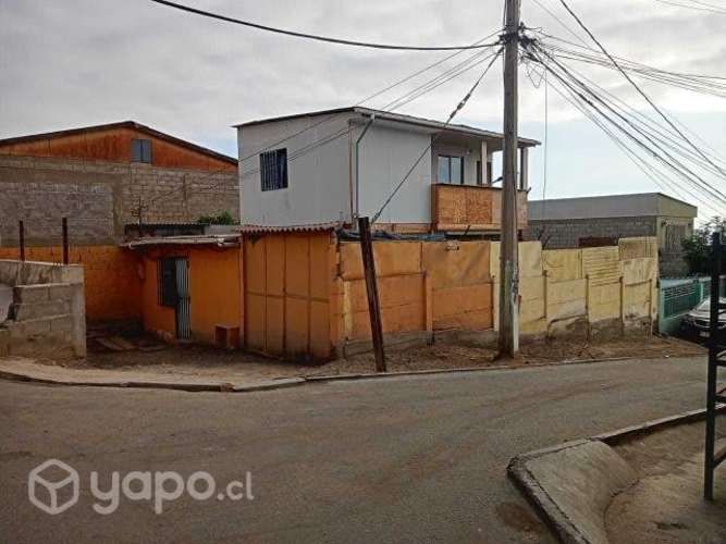 Se vende casa esquina con gran terreno