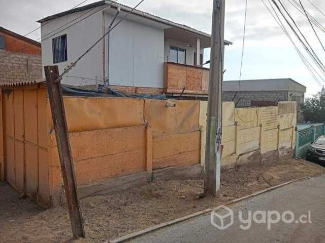 Se vende casa esquina con gran terreno