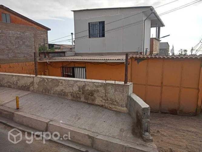 Se vende casa esquina con gran terreno