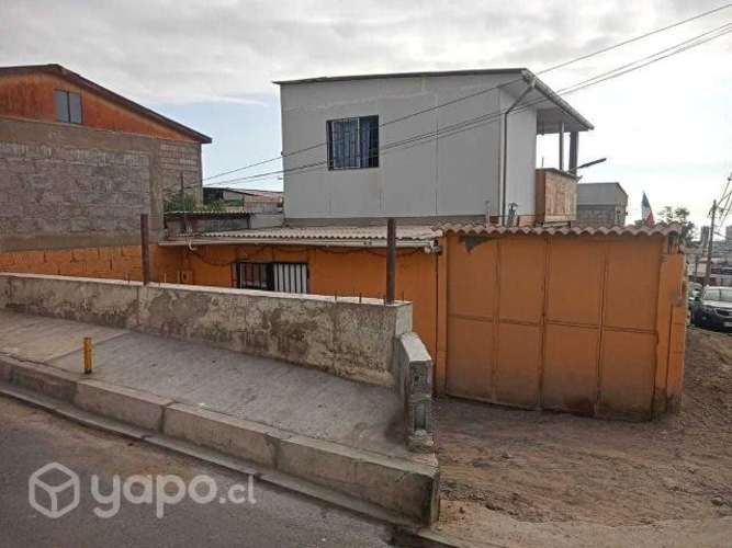 Se vende casa esquina con gran terreno
