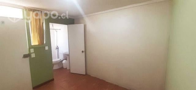 Arriendo pieza con baño