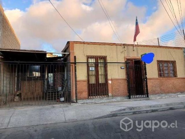 Se vende casa grande 11 metros de frente y 22 de f