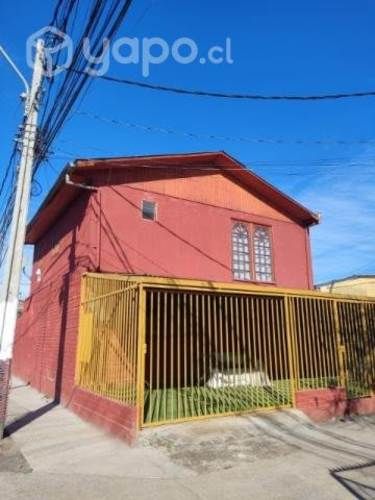 Casa esquina de dos pisos cerca d servicio basicos