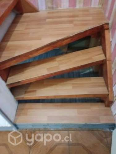 Casa esquina de dos pisos cerca d servicio basicos