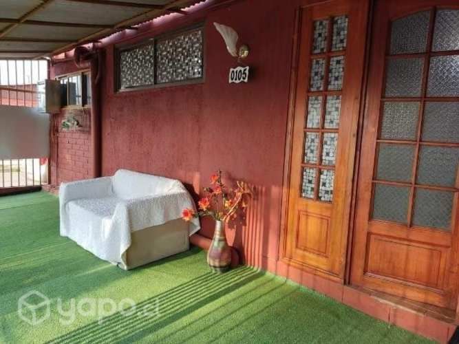 Casa esquina de dos pisos cerca d servicio basicos