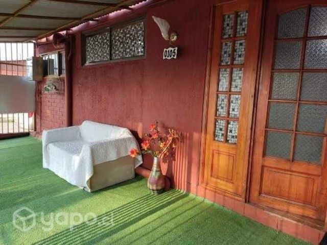 Casa esquina de dos pisos cerca d servicio basicos