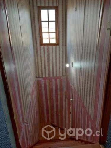 Casa esquina de dos pisos cerca d servicio basicos