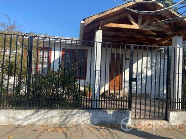 Casa esquina con amplio terreno