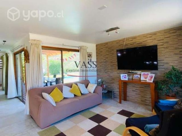Vass vende casa con cabaña en Olmué