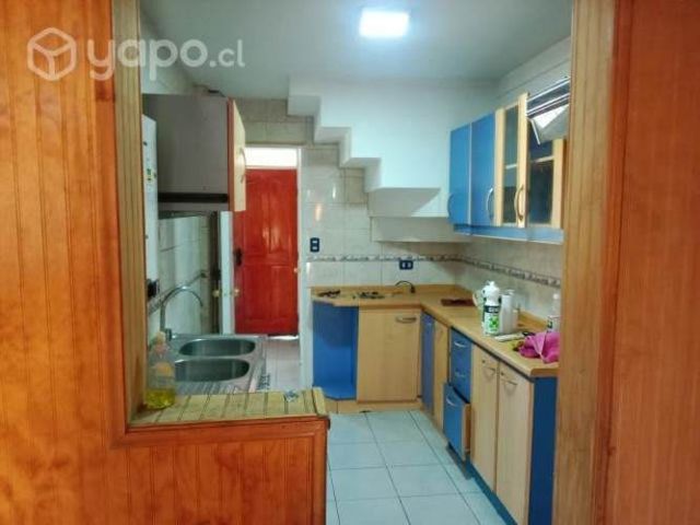 Casa 2 pisos en avenida