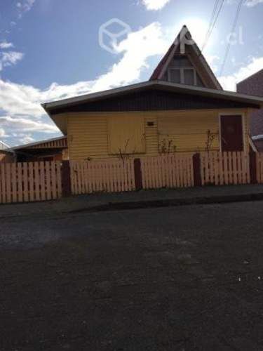 Se vende terreno con casa