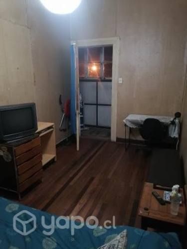 Arriendo pieza en cerro alegre central