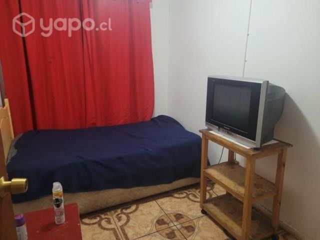 Arriendo pieza con cochera