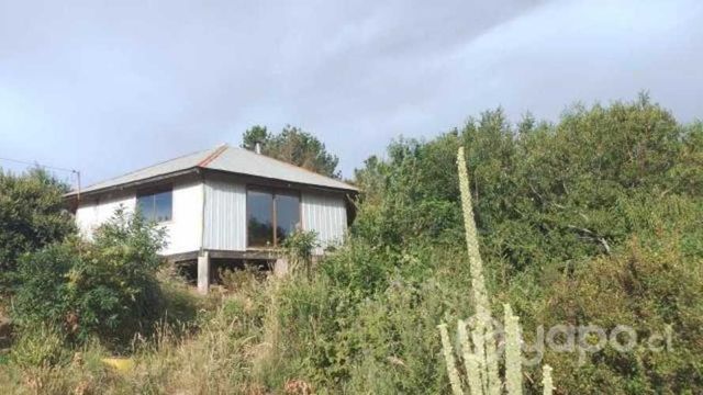 Casa hexagonal de madera en la costa Valdiviana