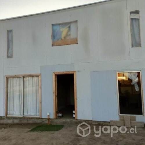 Terreno con casa de 2 pisos