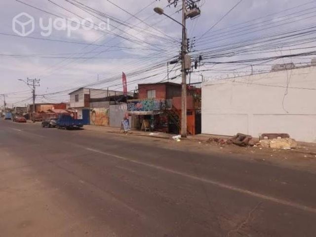 Se vende casa con local comercial calle iquique en