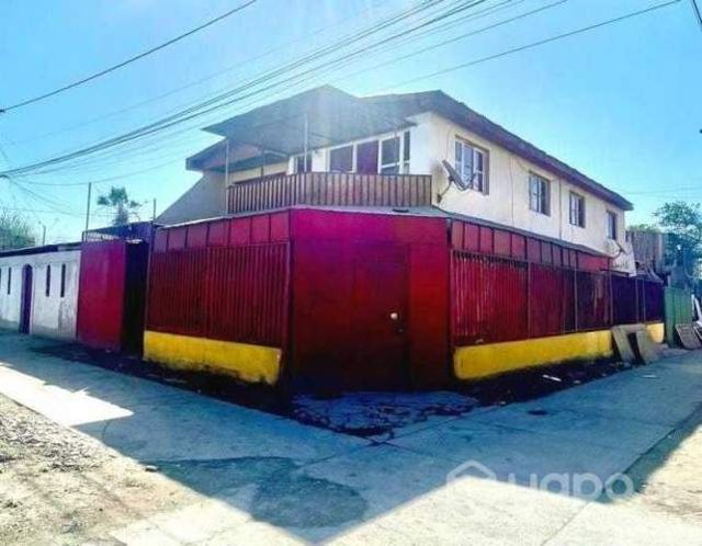 Casa de casa, posee 4 mini deptos. independientes