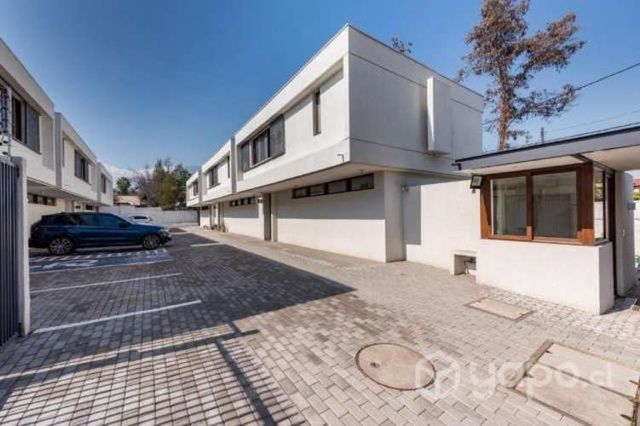 Casa 2 pisos , condominio privado, la reina