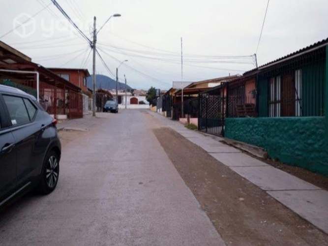 VENTA - Casa en Av.Cuatro Esquina y los Perales - LA SERENA