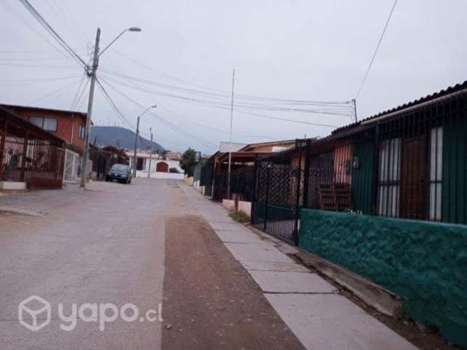VENTA - Casa en Av.Cuatro Esquina y los Perales - LA SERENA
