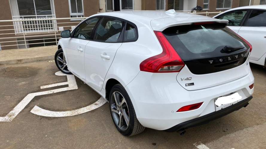 Volvo v40 2.0 t3 2017