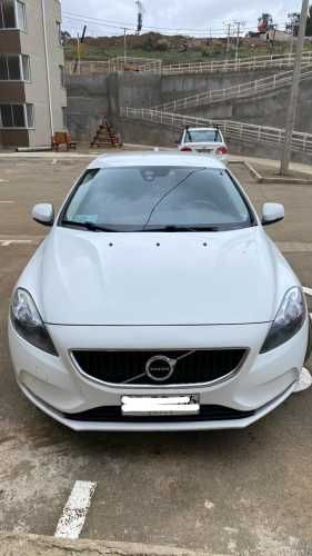 Volvo v40 2.0 t3 2017