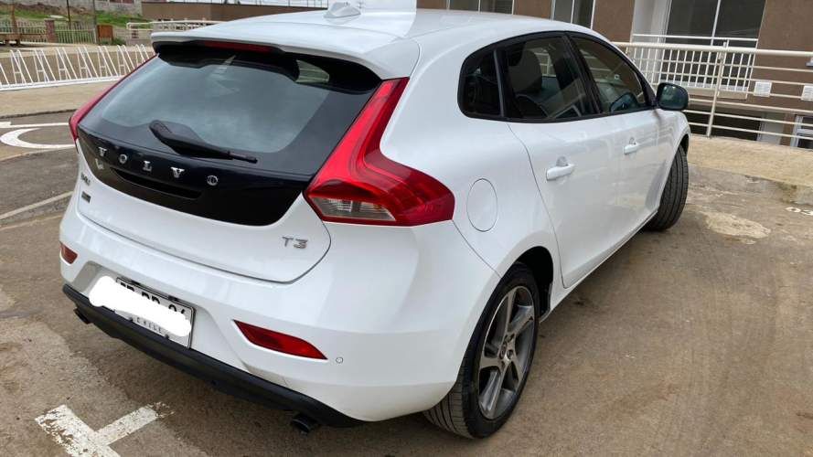 Volvo v40 2.0 t3 2017