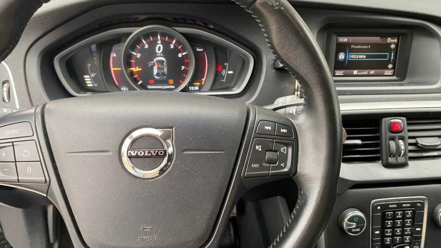 Volvo v40 2.0 t3 2017