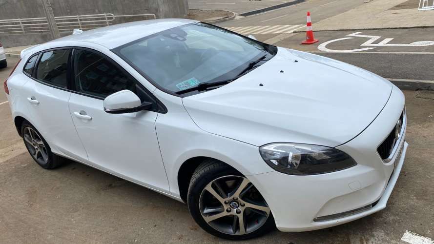 Volvo v40 2.0 t3 2017