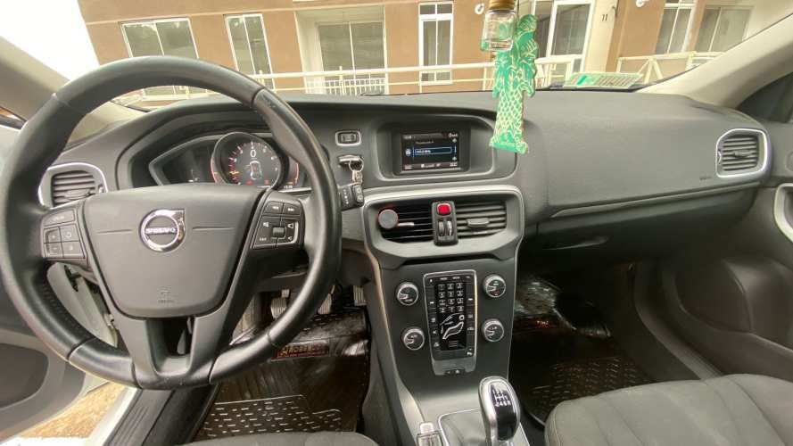 Volvo v40 2.0 t3 2017