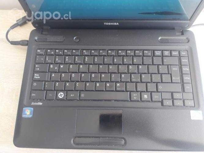 Notebook Toshiba con detalle en pantalla