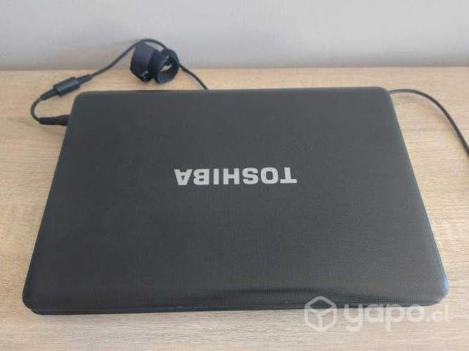 Notebook Toshiba con detalle en pantalla