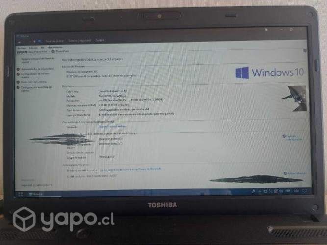 Notebook Toshiba con detalle en pantalla