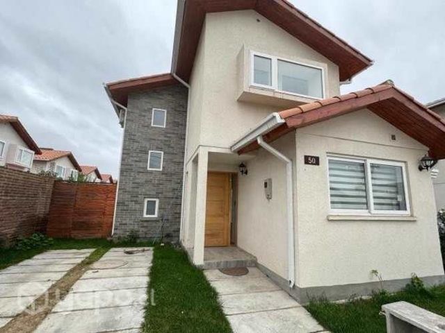 Arriendo casa en condominio alto maule