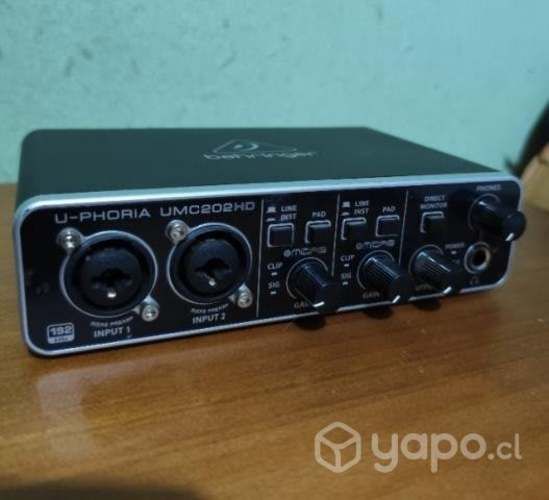 Micrófono e Interfaz Behringer