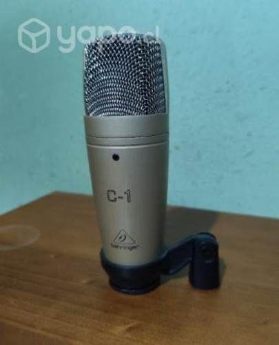 Micrófono e Interfaz Behringer