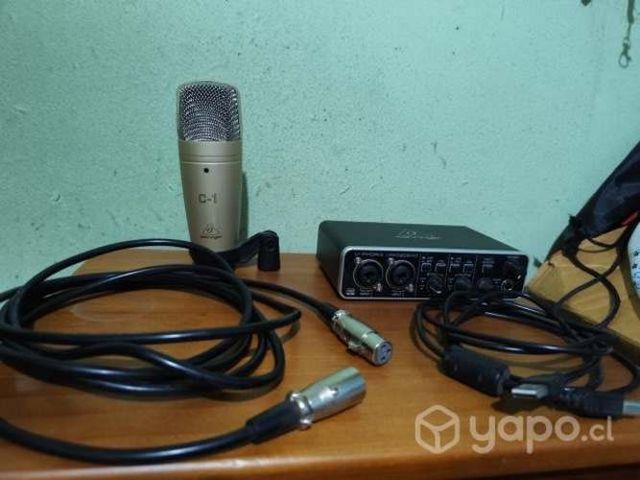 Micrófono e Interfaz Behringer