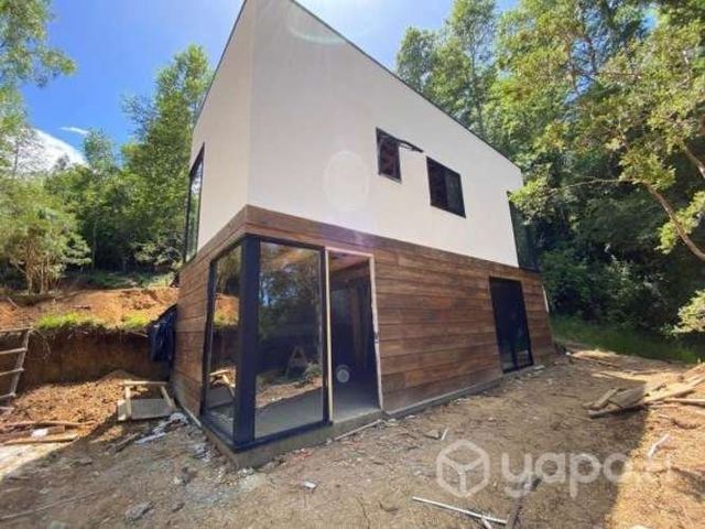 Acciones y derechos - casa sin terminar