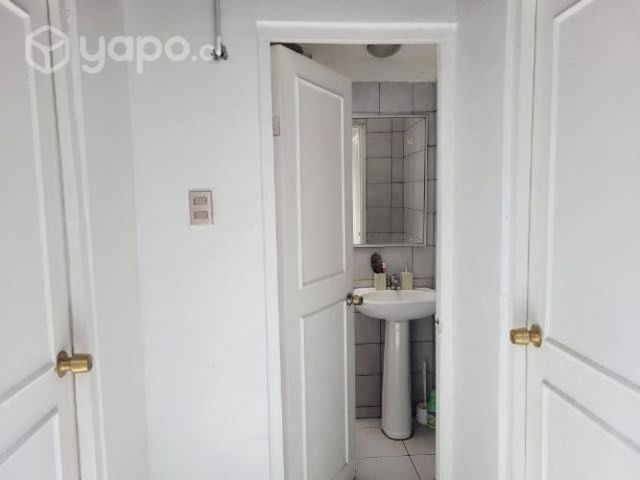 Arriendo pieza independiente a persona sola.