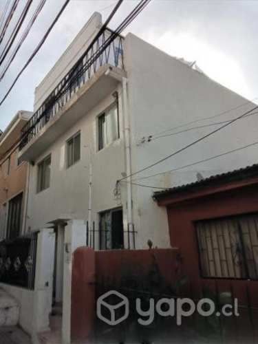 Se arrienda habitacion amoblada a estudiante