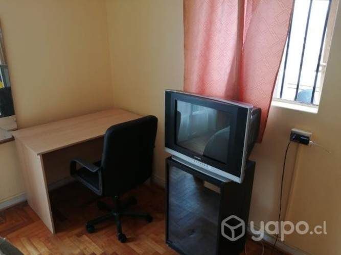Se arrienda habitacion amoblada a estudiante