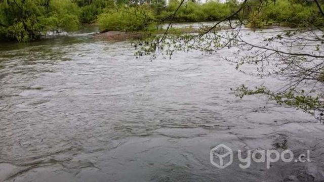 Se vende parcela a orilla de rio