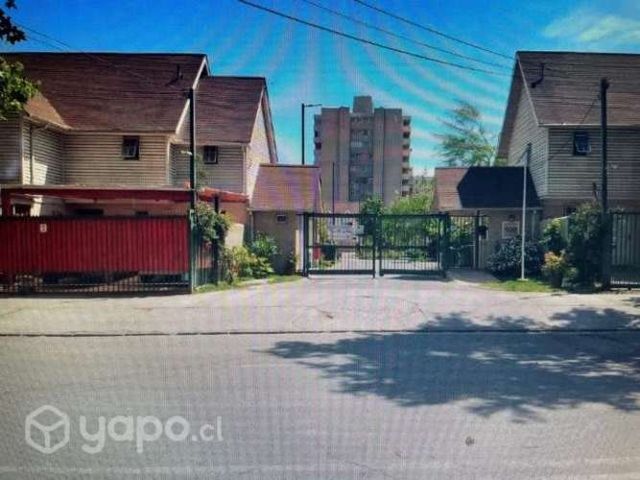 Hermosa Casa de 3 pisos en Condominio Cerrado