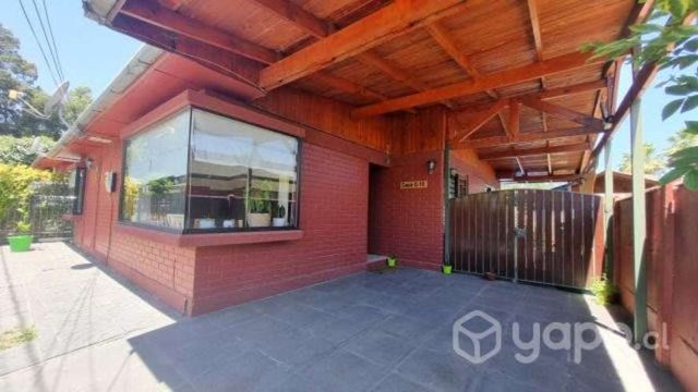 Por viaje vendo casa amoblada