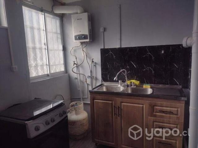 Arriendo pieza interior en Departamento