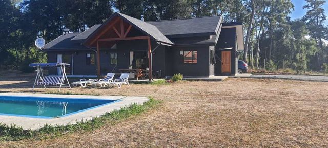 ¡Oportunidad! Parcela con casa y piscina a 18 minutos de lo que será el futuro Hospital de Valdivia.