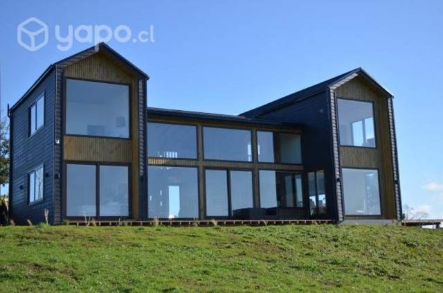 Casa con vista al lago Llanquihue y volcanes