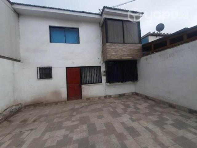 Vendo Casa Grande Exelente Ubicación en Avenida