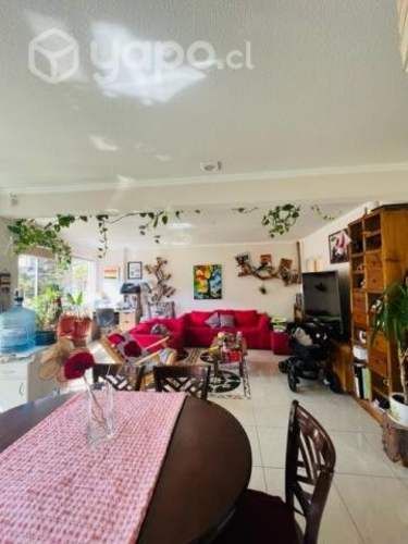 Casa 3 niveles con 2 departamentos independientes